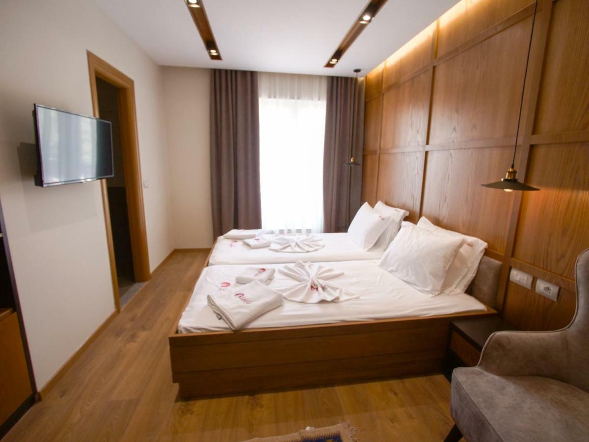 Hotel Lahuta Bajram Curri Kültér fotó